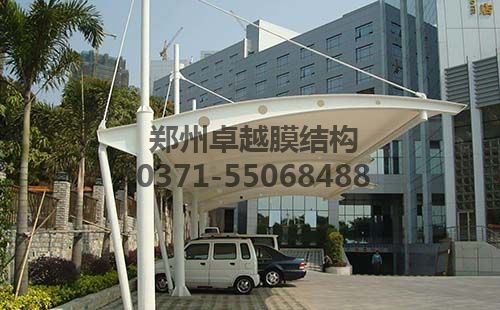 某商场前的葡萄视频APP官网下载安装